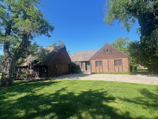 715 S Harvey Ave, Burrton, KS 67020