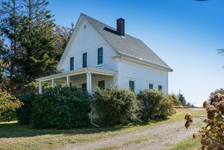 196 Snowball Hill Rd, New Harbor, ME 04554