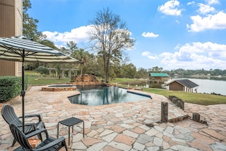 186 Lake Rd, Huntsville, TX 77320