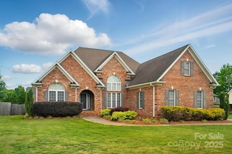 129 Daniel Efird Dr, Mount Holly, NC 28120