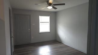 10209 Wiggins St Unit 8, Houston, TX 77029