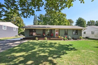 1916 Clover Ln, Champaign, IL 61821