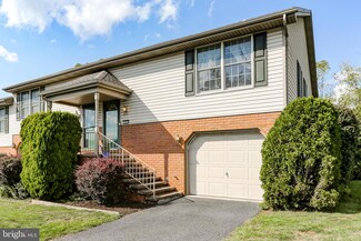 950 Woodridge Dr, Middletown, PA 17057