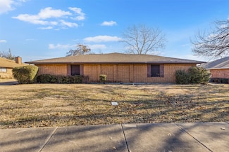 820 Shadywood Ln, Desoto, TX 75115