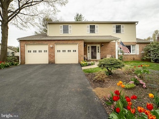 65 S Hampton Dr, Reading, PA 19610