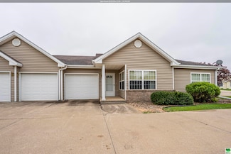 790 Cedar View Dr Unit 401, Le Mars, IA 51031