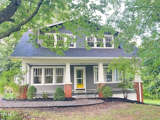 998 Carroll Creek Rd, Johnson City, TN 37601