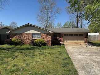328 Rodric Cir, Siloam Springs, AR 72761