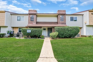 80 Pointe Cir S Unit 80 - Upper, Coram, NY 11727