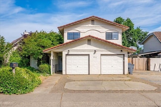 711 Teakwood Dr, Redding, CA 96003