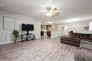 706 Brock Ave, Crestview, FL 32539