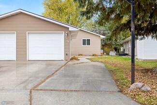 2518 Country Club Pkwy, Moorhead, MN 56560