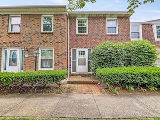 576 Pamlico St, Columbus, OH 43228