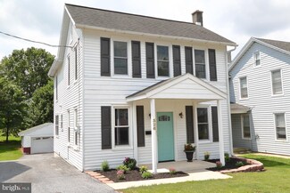 326 Main St, Akron, PA 17501