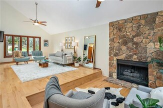 1233 Wandering Way Dr, Charlotte, NC 28226