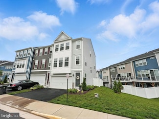 18286 Summit Pointe Dr, Triangle, VA 22172