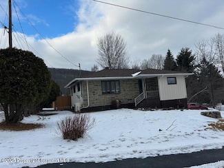 163 Carbondale Rd, Waymart, PA 18472