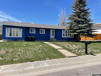 1612 Idaho St, Rawlins, WY 82301