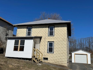 42 Pine St, Madison, ME 04950