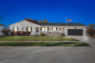 2750 Lynn Dr, Marion, IA 52302