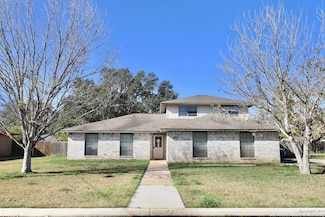 411 Crownhill, Pleasanton, TX 78064