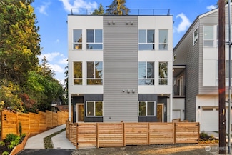 1207 NE 104th St Unit B, Seattle, WA 98125