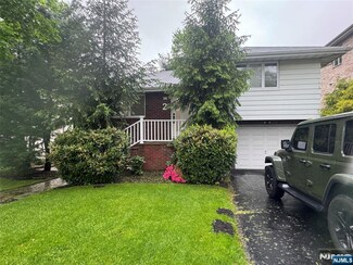 2 Rossett St, Englewood Cliffs, NJ 07632