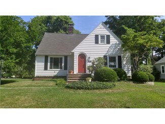 249 Cordelia St SW, North Canton, OH 44720