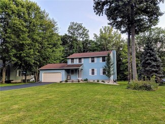 19 Hemlock Ln, Pennellville, NY 13132