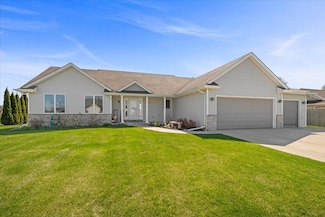 256 E Redding Cir, Belgium, WI 53004