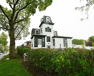 1410 136th St, College Point, NY 11356