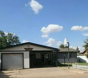 608 17th St, Seagraves, TX 79359