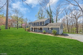 5 Archgate Rd, Basking Ridge, NJ 07920