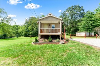 914 Woodland Ave, Hubbard, OH 44425