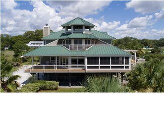 1 Battery Park Ln, Apalachicola, FL 32320