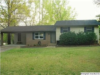 624 Blarney Dr, Weaver, AL 36277