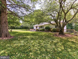 623 Overlook Dr, Downingtown, PA 19335