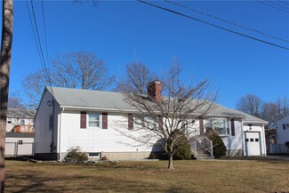6 Smithfield Dr, Middletown, RI 02842