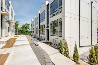 910 Youngs Ln Unit 16, Nashville, TN 37207