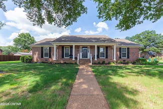 90 Steeplechase Dr, Jackson, TN 38305