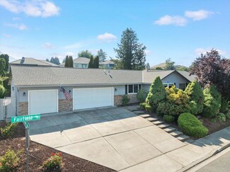2390 Fairfield Dr, Medford, OR 97504