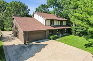 6542 Washington Ave, Windsor Heights, IA 50324
