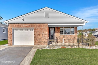 1 Saint Tropez Ct, Toms River, NJ 08757