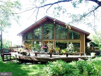 2410 Fox Run, Riegelsville, PA 18077