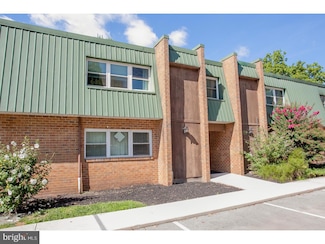 420 Meadowview Ln, Mont Clare, PA 19453