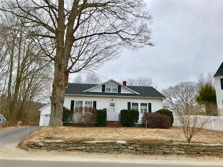 76 Oak St, Boothbay Harbor, ME 04538