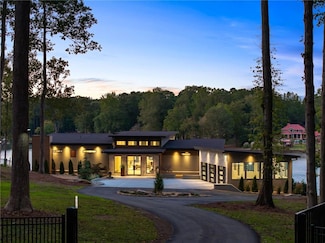 2746 Emerald Dr, Jonesboro, GA 30236