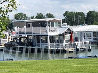 1805 W Lakeshore Dr Unit 3, Port Clinton, OH 43452