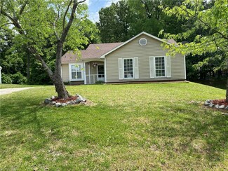 1612 Stoneybrook Dr, High Point, NC 27265