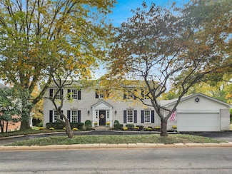 11920 Country Club Dr, Saint Louis, MO 63131